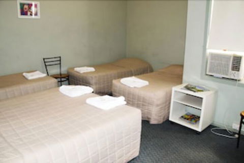 Imperial Hotel Cowra - Accommodation Cooktown 3