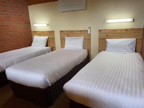 AAt 28 Goldsmith Motel - Accommodation Cooktown 6