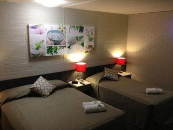 Browns Plains Hotel - Accommodation Cooktown 1