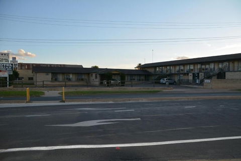 Adrian Motel - Accommodation Cooktown 2