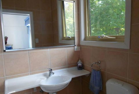Hillview Oak B & B - Accommodation Cooktown 3