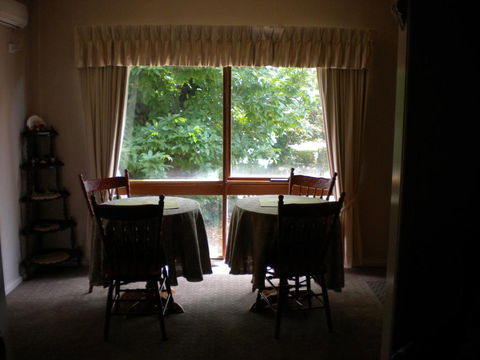 Hillview Oak B & B - Accommodation Cooktown 1