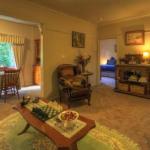 Hillview Oak B & B - Accommodation Cooktown 0
