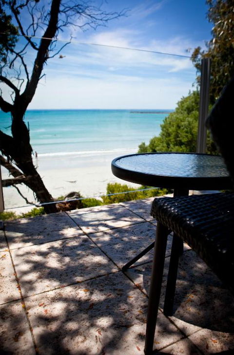Battery Cove Beach Front Apartment - Accommodation Cooktown 2