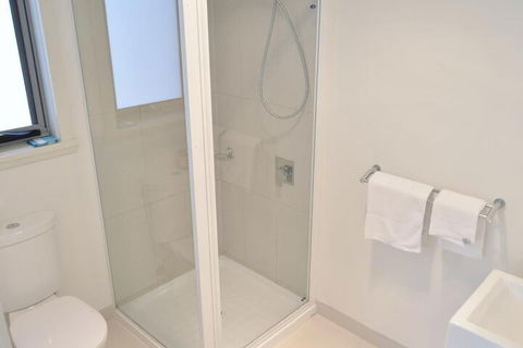 170 Hazards View Unit 1 - Accommodation Cooktown 4