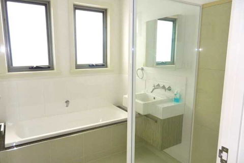 170 Hazards View Unit 1 - Accommodation Cooktown 2