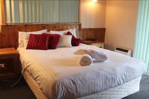 Freycinet Cottage 2 - Accommodation Cooktown 2