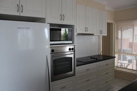 Lake Boga Waterfront Holiday House - Accommodation Cooktown 4