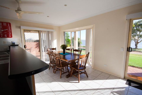 Lake Boga Waterfront Holiday House - Accommodation Cooktown 1