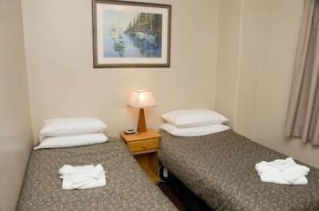 Alpine Hotel - Accommodation Cooktown 2