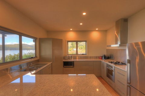 Fairwinds - Essentially Tas - Accommodation Cooktown 4