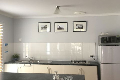 Lazy Days Bed & Breakfast Cottage - Accommodation Cooktown 2