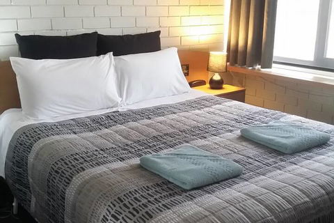 White Manor Motel - Accommodation Cooktown 2