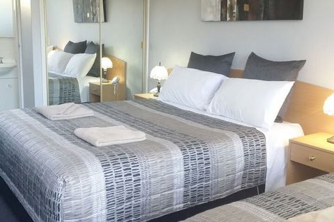 White Manor Motel - Accommodation Cooktown 1