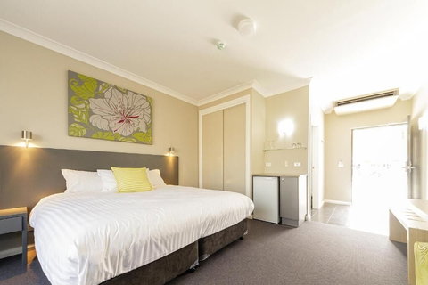 Cowra Services Club Motel - Accommodation Cooktown 3