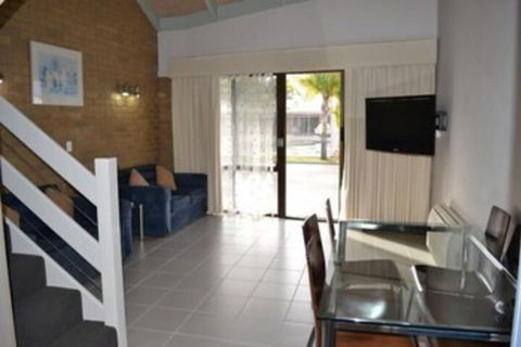 Lake Edge Resort - Accommodation Cooktown 7