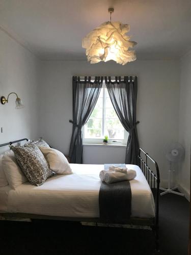 Caledonian Inn - Accommodation Cooktown 3