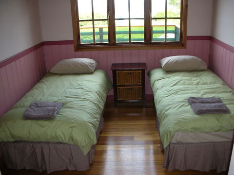 Cedar Cottages Blackmans Bay - Accommodation Cooktown 3