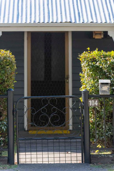 The Grey House - Accommodation Cooktown 4