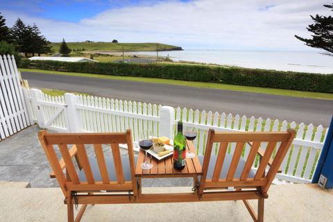 At The Beach & Not Quite At The Beach Holiday Cottages Stanley - Accommodation Cooktown 6