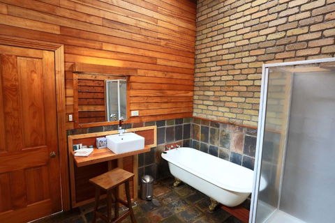 At The Beach & Not Quite At The Beach Holiday Cottages Stanley - Accommodation Cooktown 3