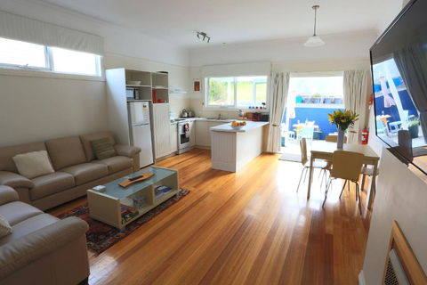 At The Beach & Not Quite At The Beach Holiday Cottages Stanley - Accommodation Cooktown 5
