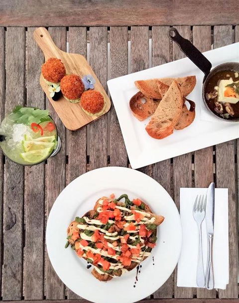 Sandbar - Accommodation Cooktown 11