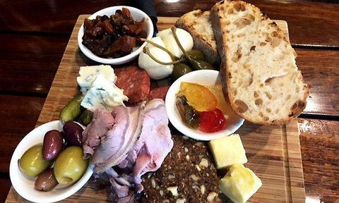 A Salt & Battery - Accommodation Cooktown 10