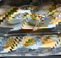 Ducky in the Field - Accommodation Cooktown