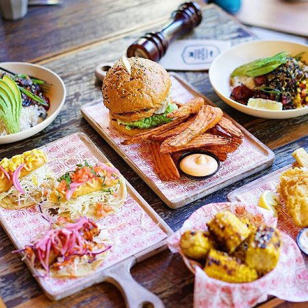 Salmon & Bear - Accommodation Cooktown 0