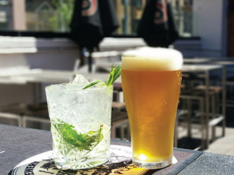 Hotel Sweeny's - Accommodation Cooktown 0