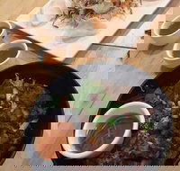 Three Red Stripes - Doncaster East - Accommodation Cooktown