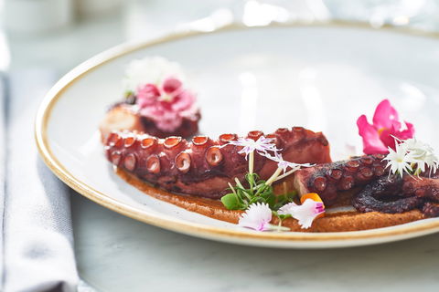 Q Dining - Accommodation Cooktown 1