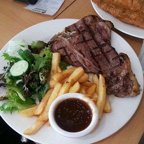 Courtyard Bistro - Uncle Buck's Hotel - Accommodation Cooktown 0