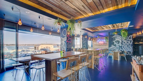 STAV'S - DRINKS, EATS & BEATS - Accommodation Cooktown 0