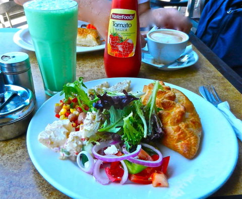 Q Cafe - Accommodation Cooktown 0