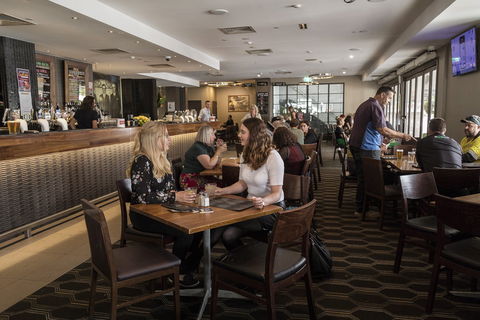 Royal Hotel - Accommodation Cooktown 1