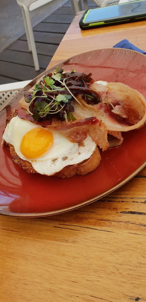 Beachfront Hotel - Accommodation Cooktown 8