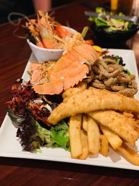 Sarins Bar & Restaurant - Accommodation Cooktown 9