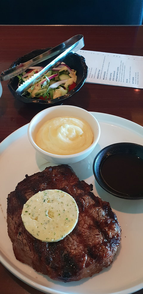 Sarins Bar & Restaurant - Accommodation Cooktown 5