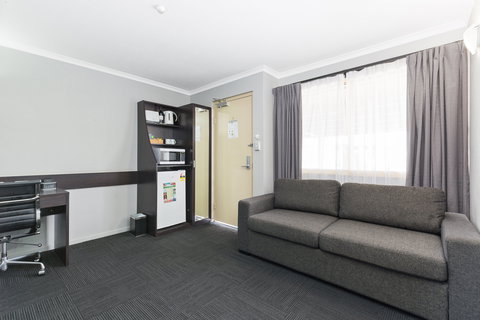 The Stirling Hotel Rockhampton - Accommodation Cooktown 8
