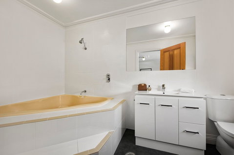 Quest Trinity House - Accommodation Cooktown 4
