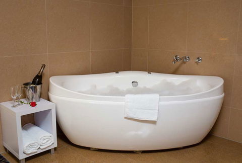 Best Western Plus Hovell Tree Inn - Accommodation Cooktown 13