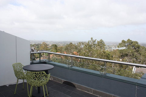 Hotel Urban St Leonards - Accommodation Cooktown 2