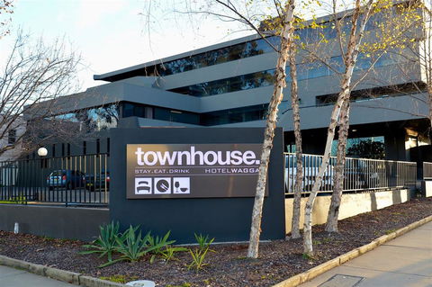 Townhouse Hotel, Wagga - Accommodation Cooktown 0