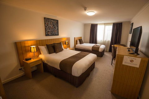 Bairnsdale International - Accommodation Cooktown 6