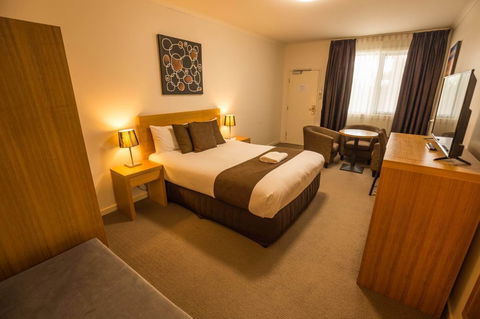 Bairnsdale International - Accommodation Cooktown 7