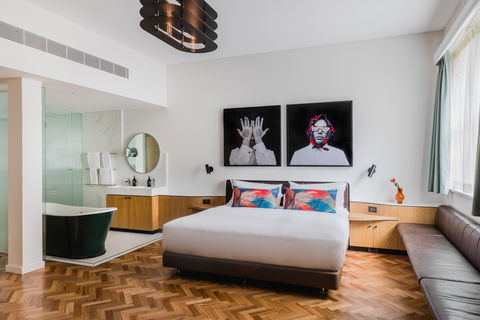 The Old Clare Hotel - Accommodation Cooktown 13