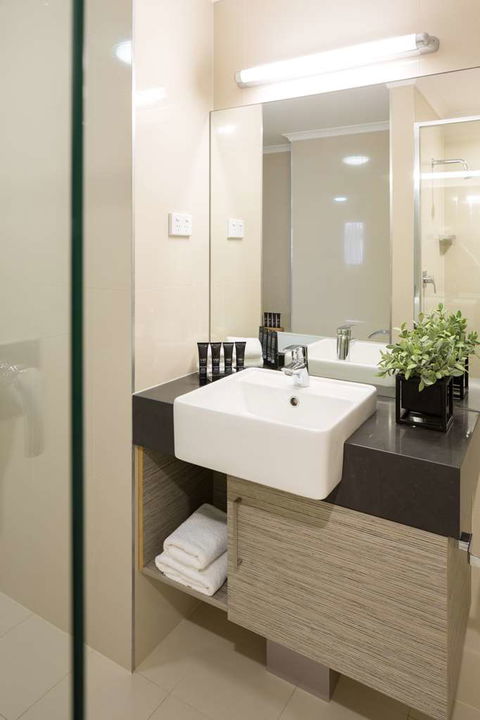 H on Smith Hotel - Accommodation Cooktown 7