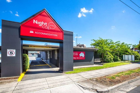 Sandbelt Club Hotel - Accommodation Cooktown 1